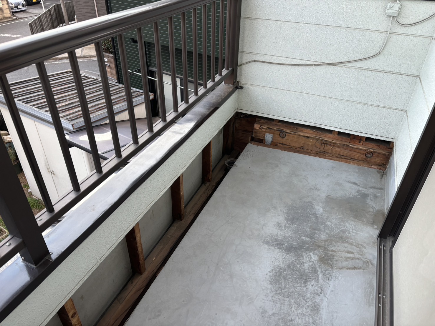 ベランダ清掃作業 before