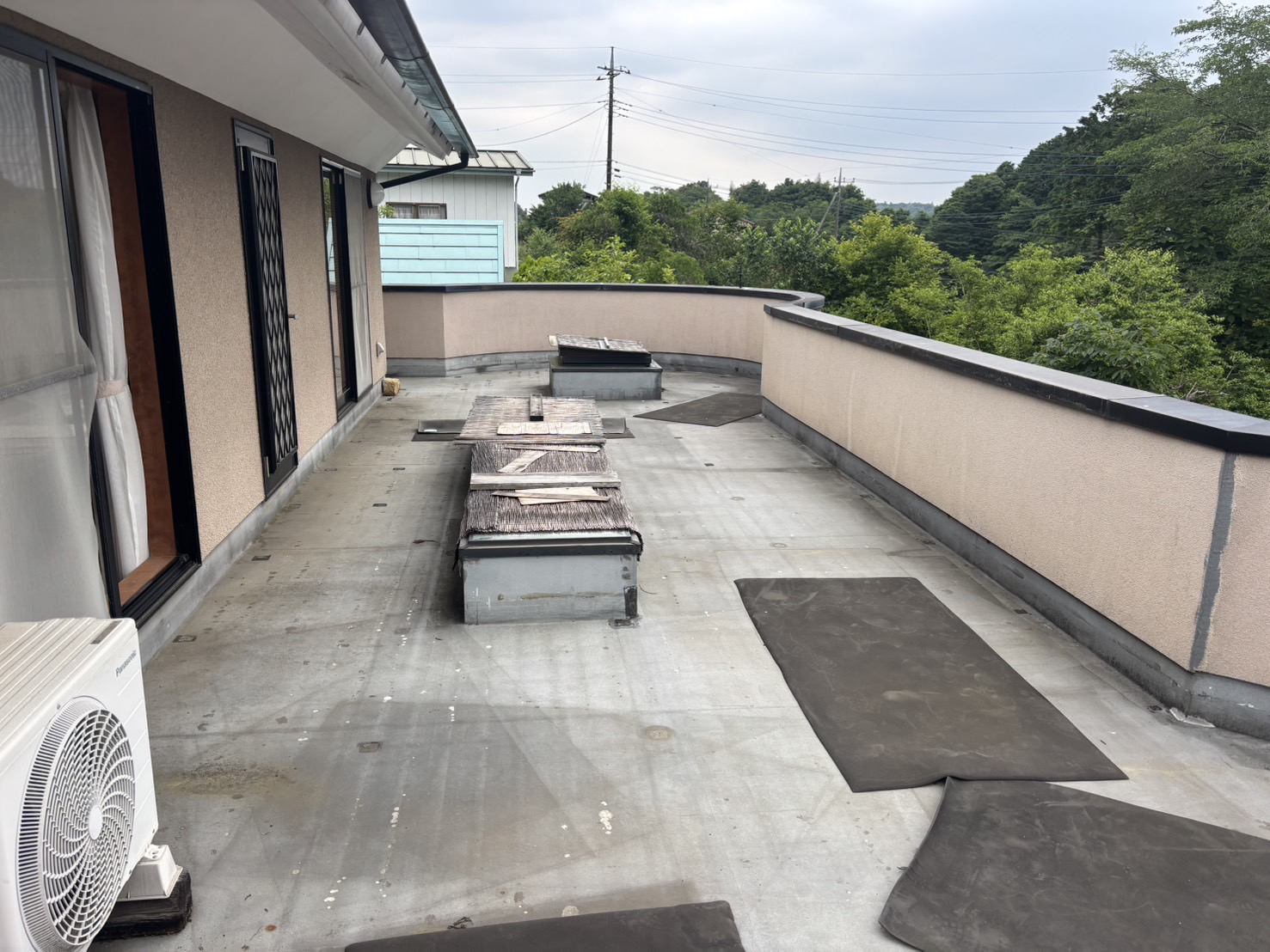 ベランダ清掃作業 before