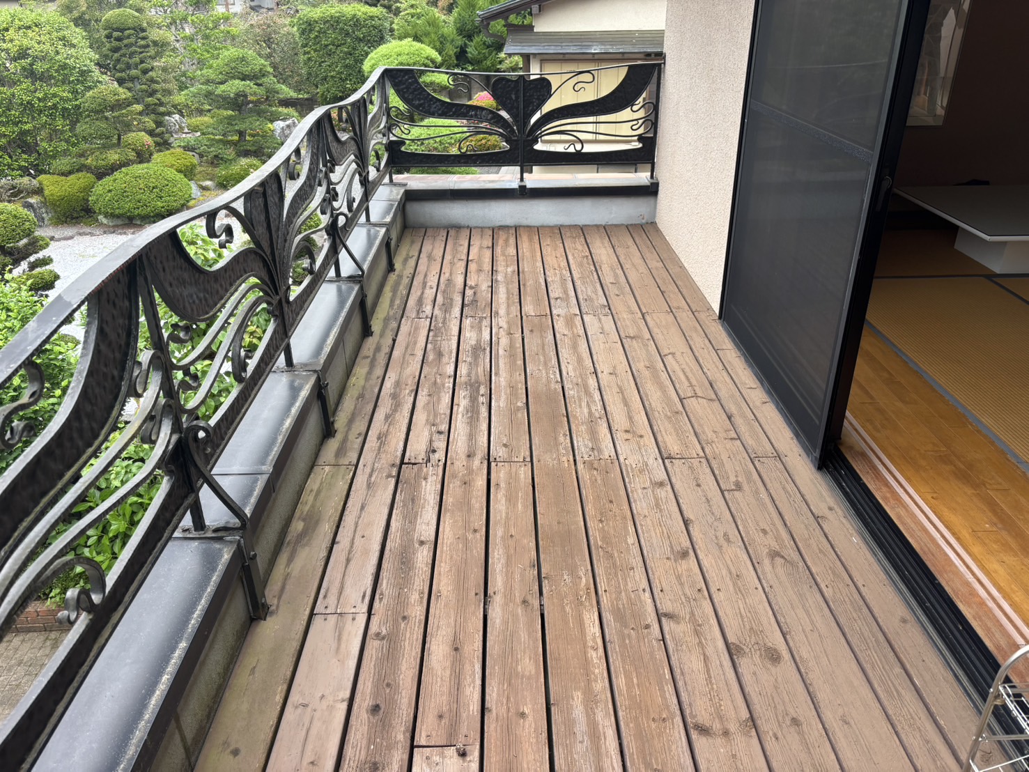 ベランダ清掃作業 before