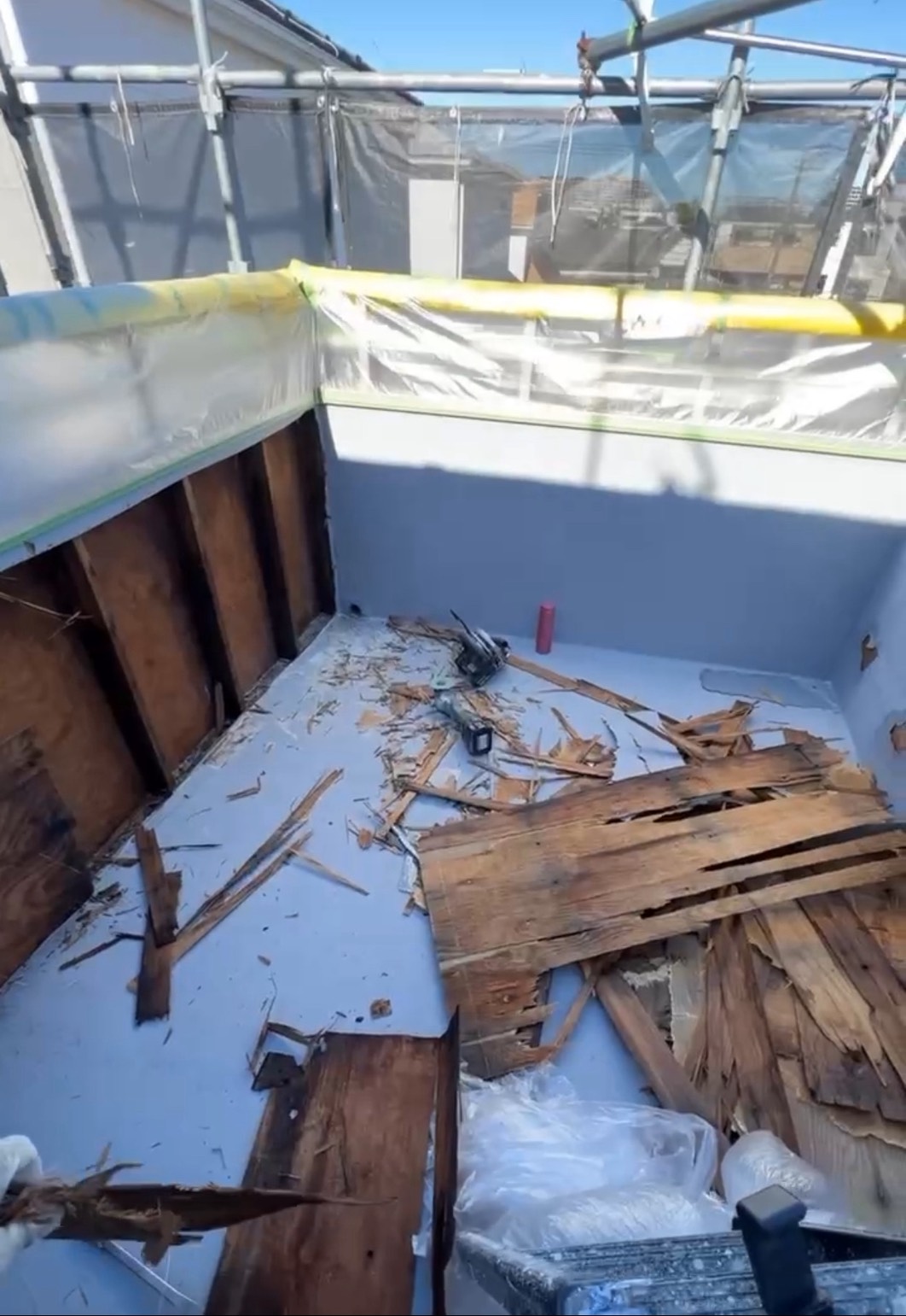 ベランダ清掃作業 before